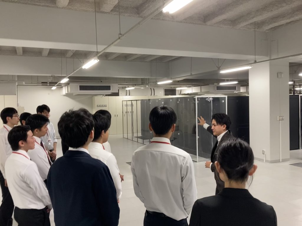 社内見学の様子(データセンターの内部)