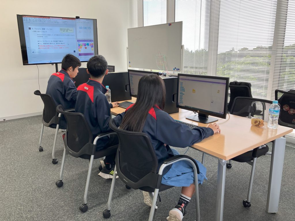 金武中学校-職業体験-プログラミング体験